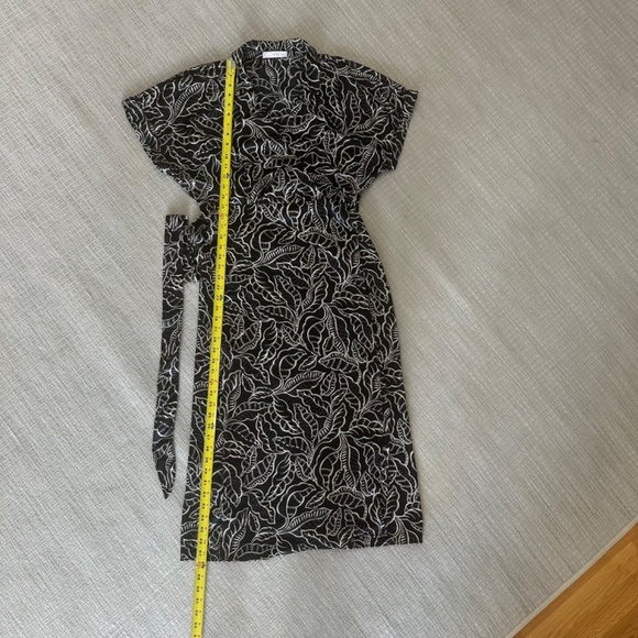 (SOLD) Mango black leaf pattern collared wrap midi dress, US size 10 - Picture 4 of 11